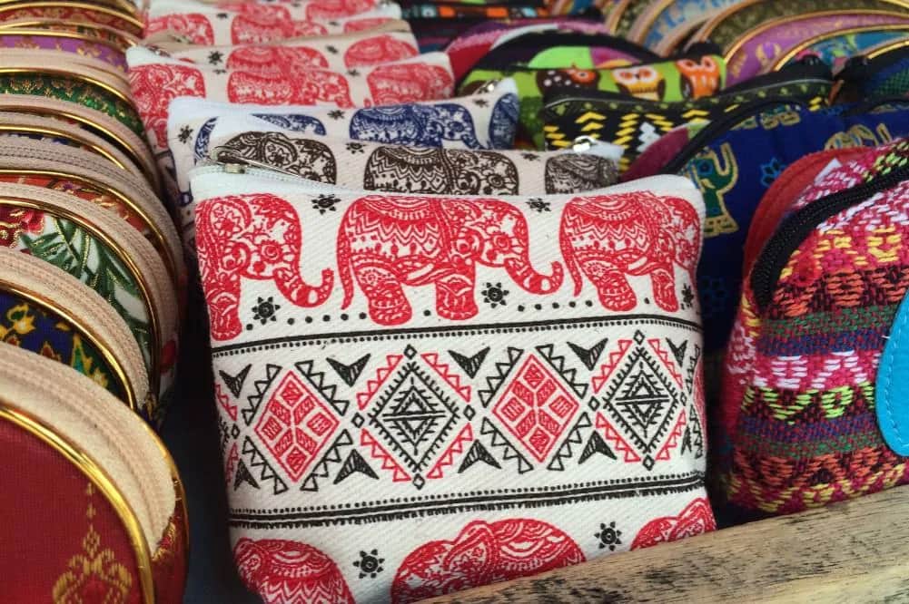 Indie: Co kupić? Przewodnik po skarbach, targowaniu i pamiątkach